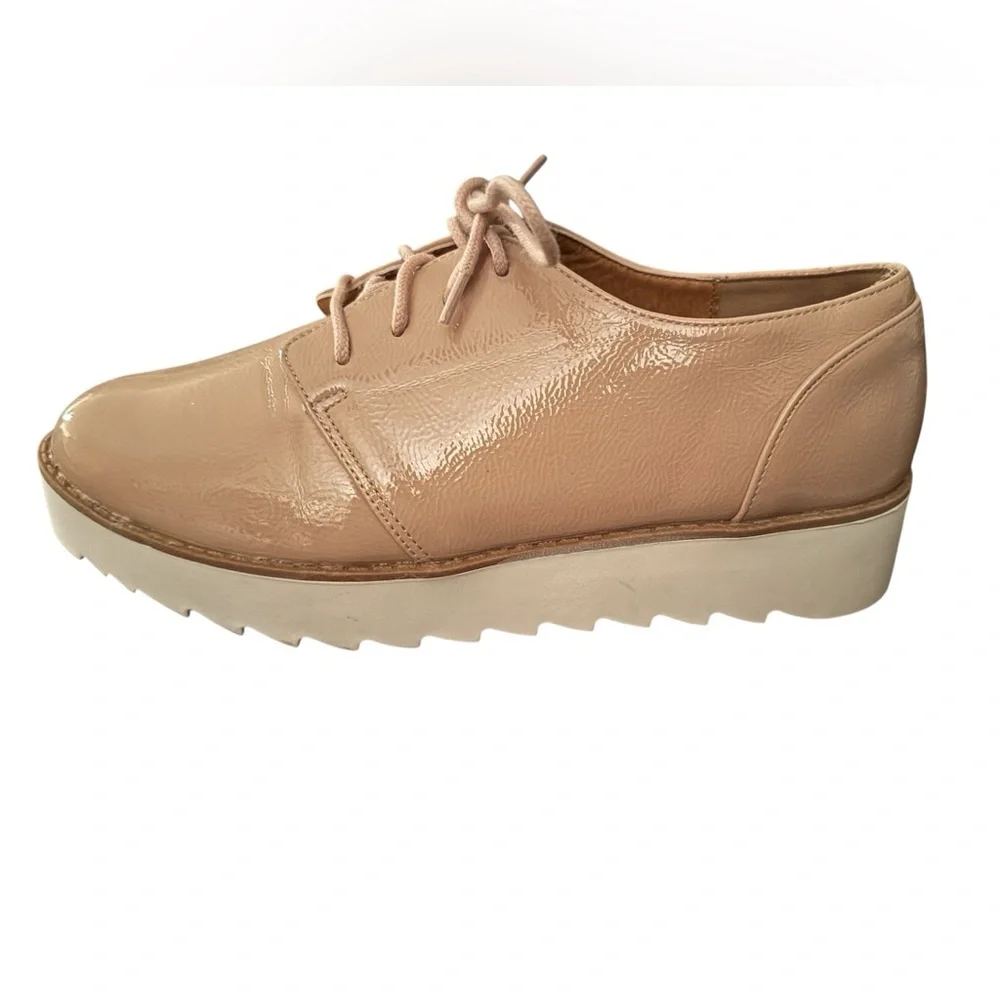 NWOB Chinese Laundry Size 9 Nude Patent Platform Oxford Lug Sole Lace Up Shoes
